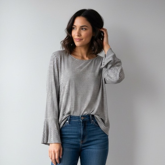 Wallpapher Tops - Wallpapher Gray White Striped Bell Sleeve Keyhole Top 2X
